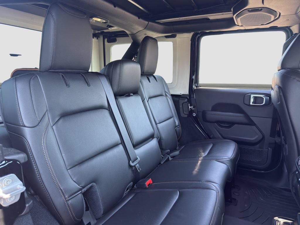 Used 2022 Jeep Wrangler Unlimited Rubicon w/ Xtreme Recon 35" Tire Package AWD/4WD image 18