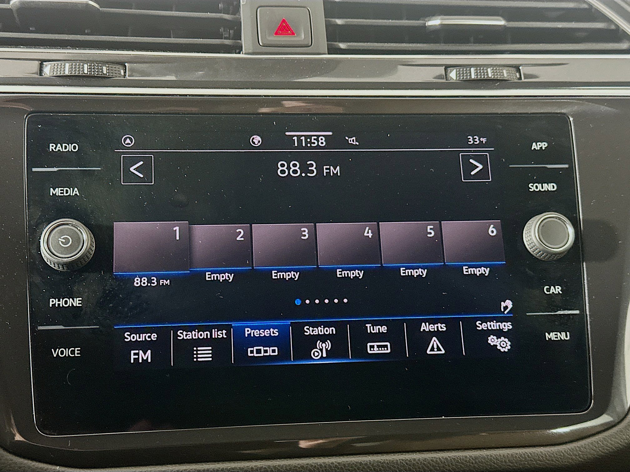 Used 2024 Volkswagen Tiguan SE image 21