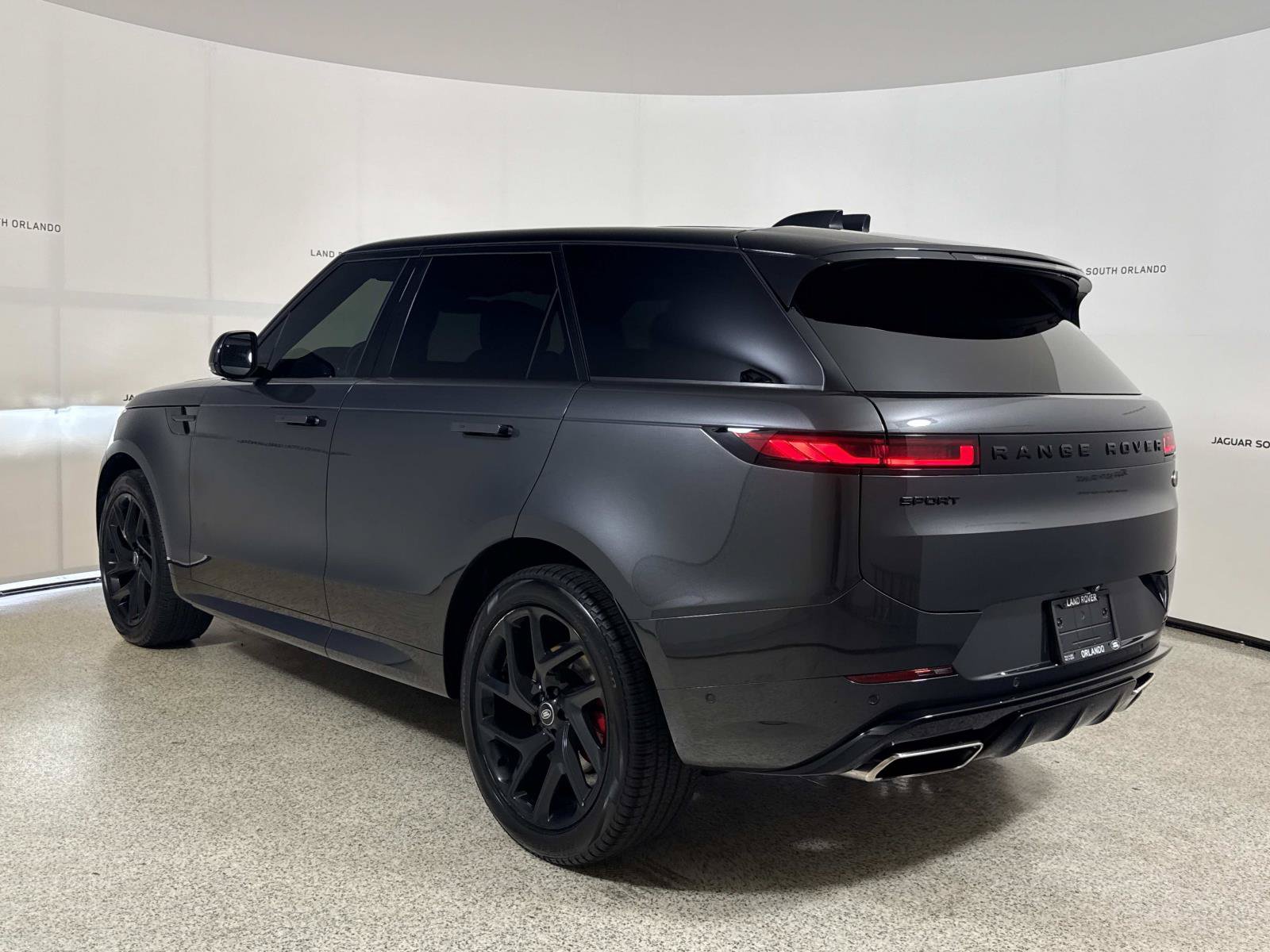 Used 2023 Land Rover Range Rover Sport SE Dynamic AWD/4WD image 3