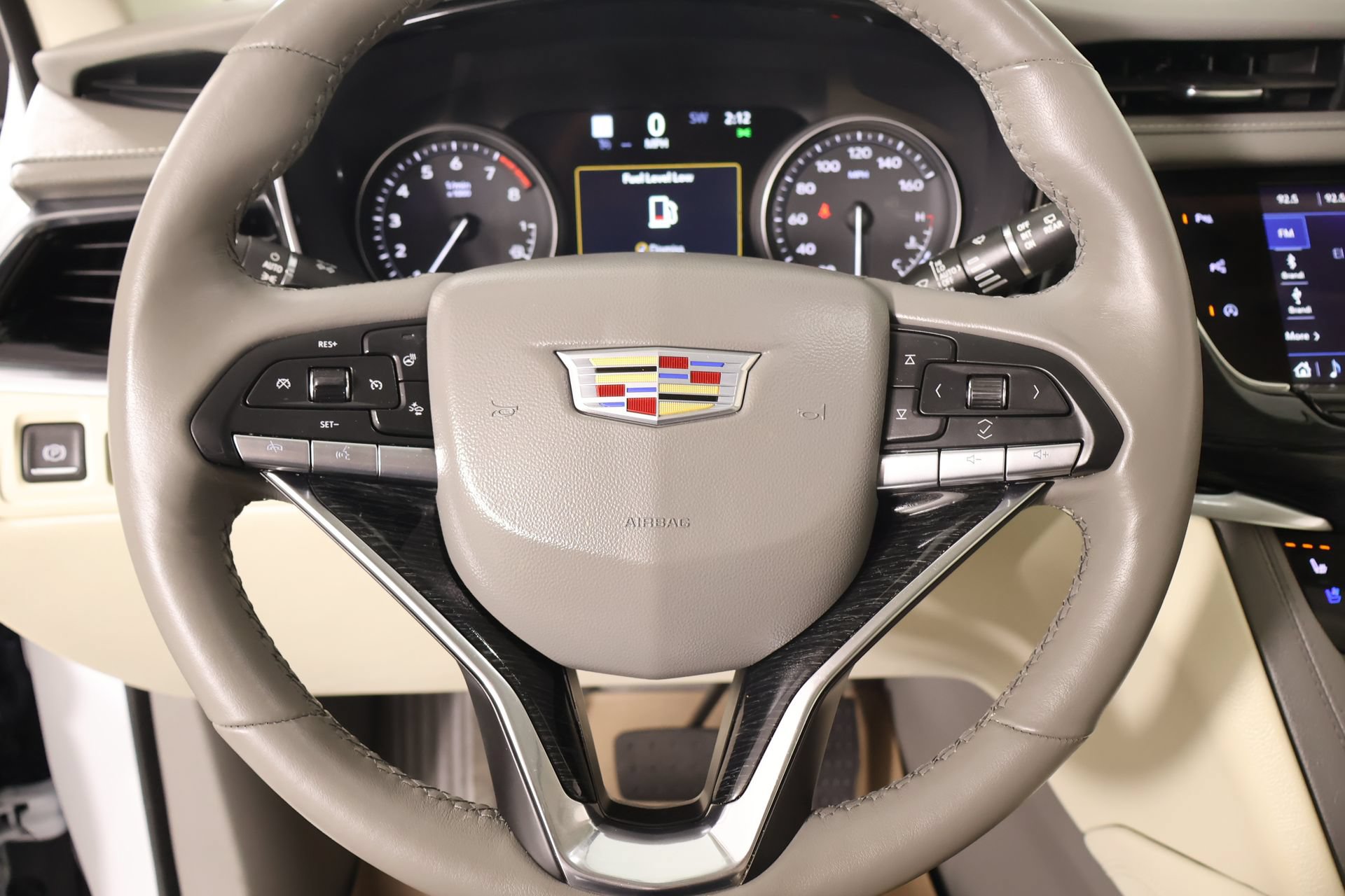 Used 2025 Cadillac XT6 Premium Luxury w/ Technology Package FWD image 3