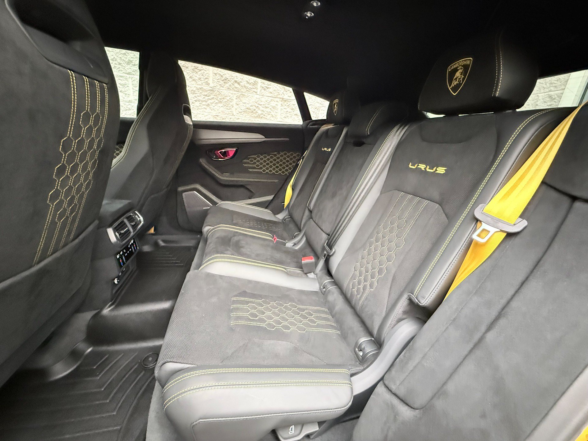 Used 2023 Lamborghini Urus Performante AWD/4WD image 31