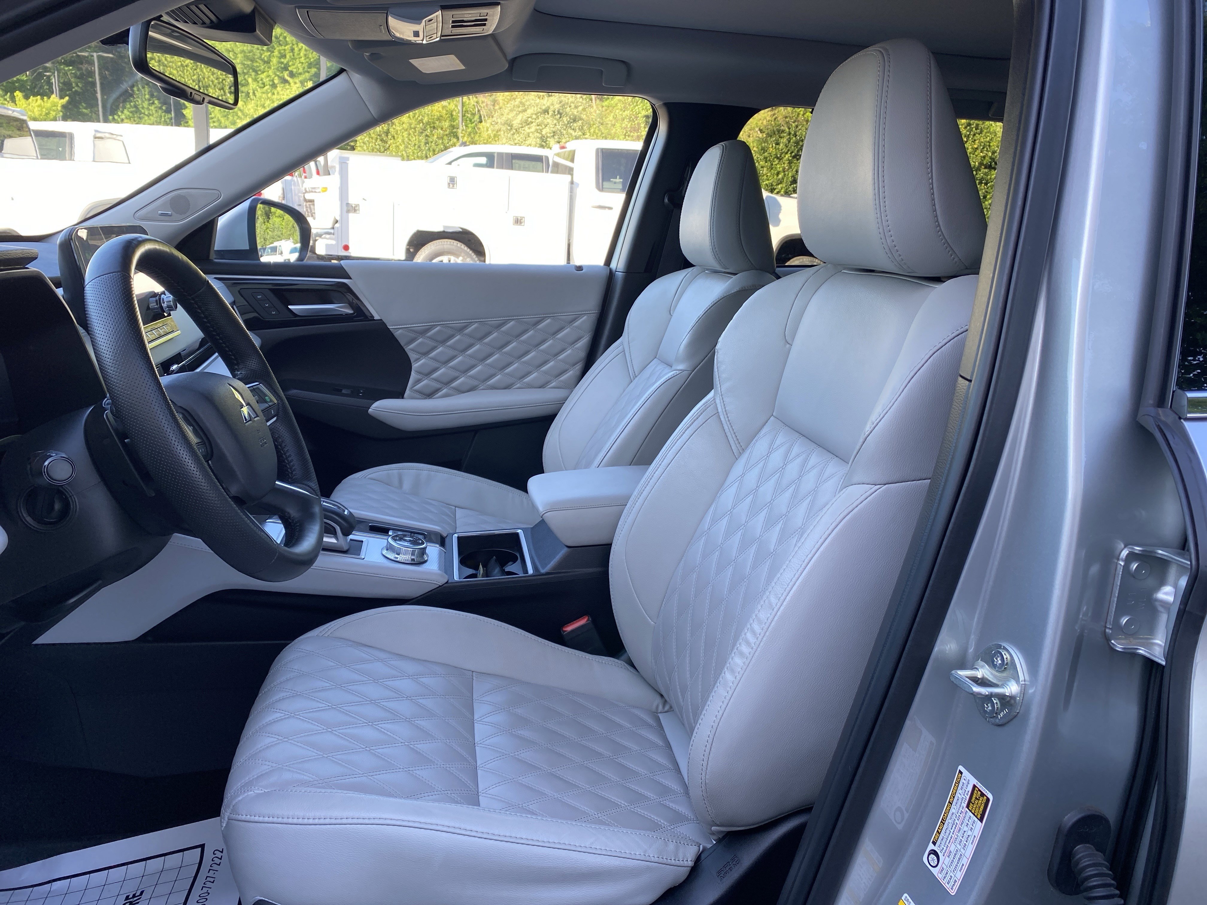 Used 2024 Mitsubishi Outlander 4WD Plug-In Hybrid image 16