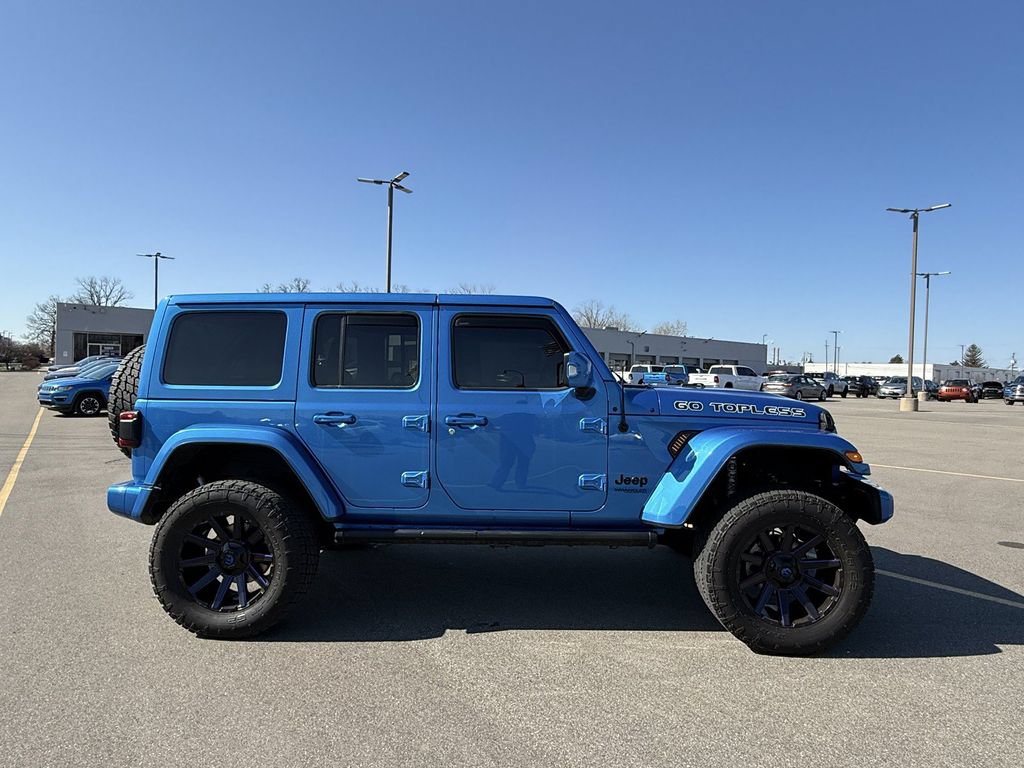 Used 2022 Jeep Wrangler Unlimited Sahara AWD/4WD image 28
