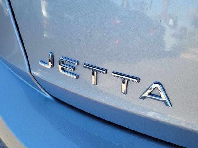 Certified 2023 Volkswagen Jetta SE w/ Panoramic Sunroof Package FWD image 6