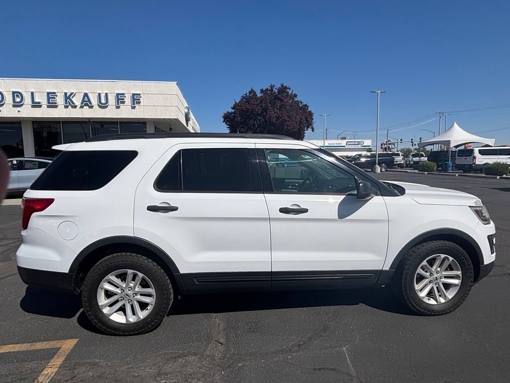 Used 2017 Ford Explorer 4WD image 2