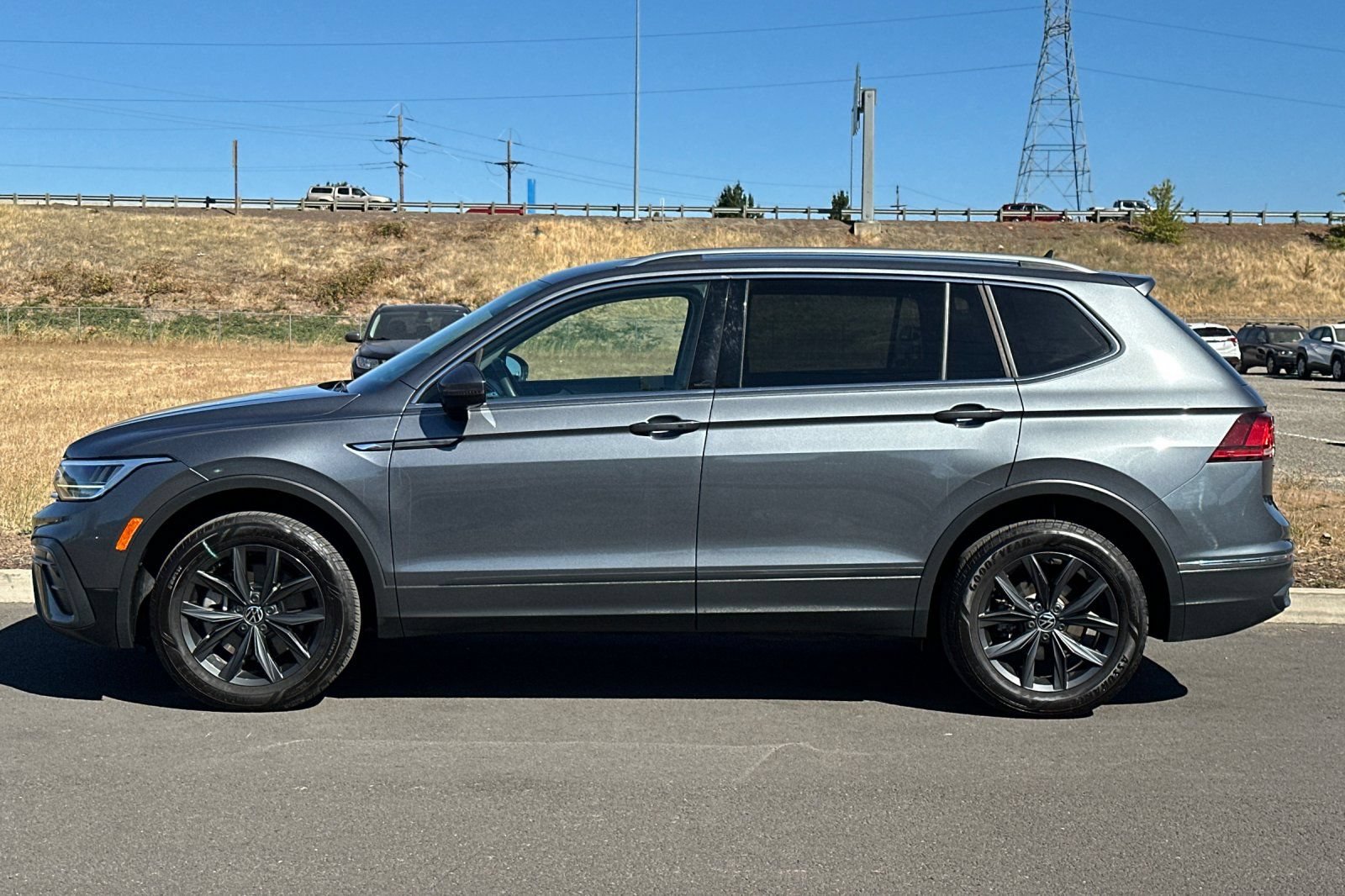 Used 2024 Volkswagen Tiguan SE AWD/4WD image 6