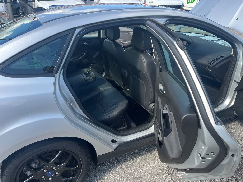 Used 2016 Ford Focus SE w/ Equipment Group 201A FWD image 20