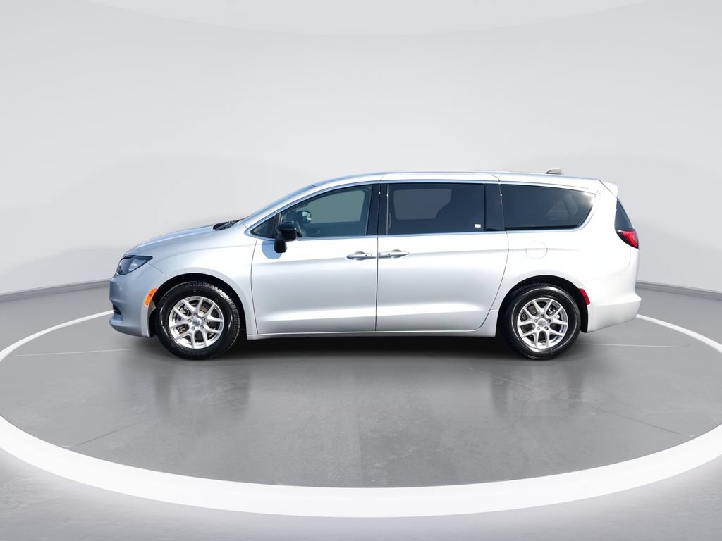 Used 2024 Chrysler Voyager LX FWD image 5