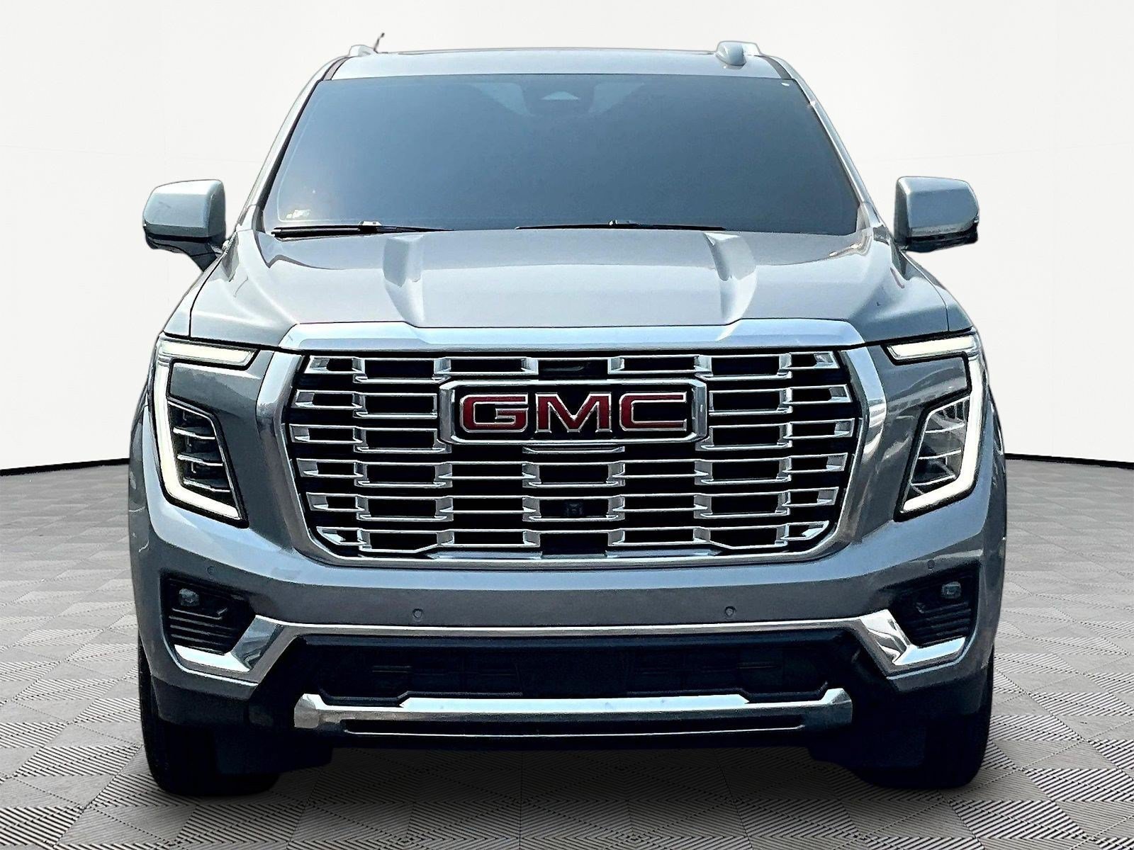 Used 2026 GMC Yukon Denali w/ Sun & Power Step Package AWD/4WD image 2