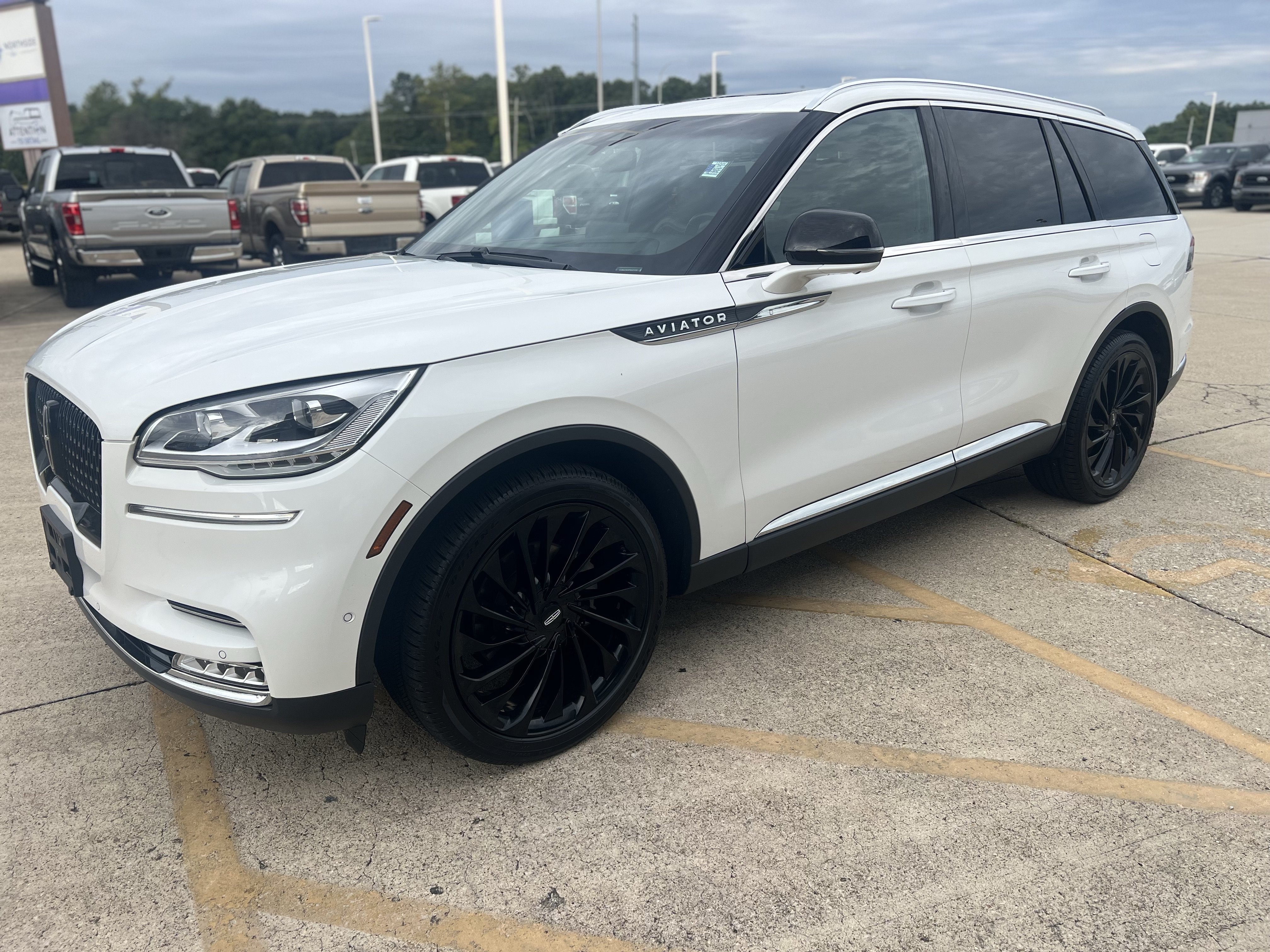 Used 2023 Lincoln Aviator Reserve w/ Equipment Group 201A AWD/4WD image 10