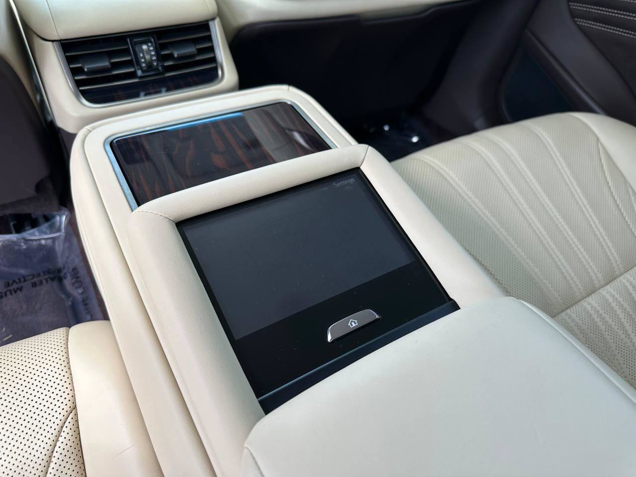 Used 2018 Lexus LS 500h AWD w/ Luxury Package image 24