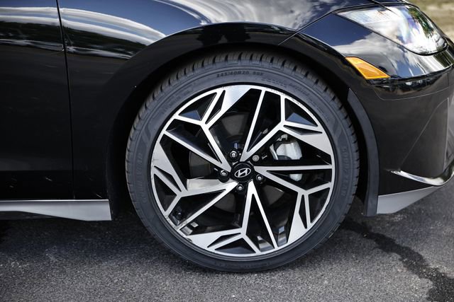 Used 2023 Hyundai Ioniq 6 SEL RWD image 4