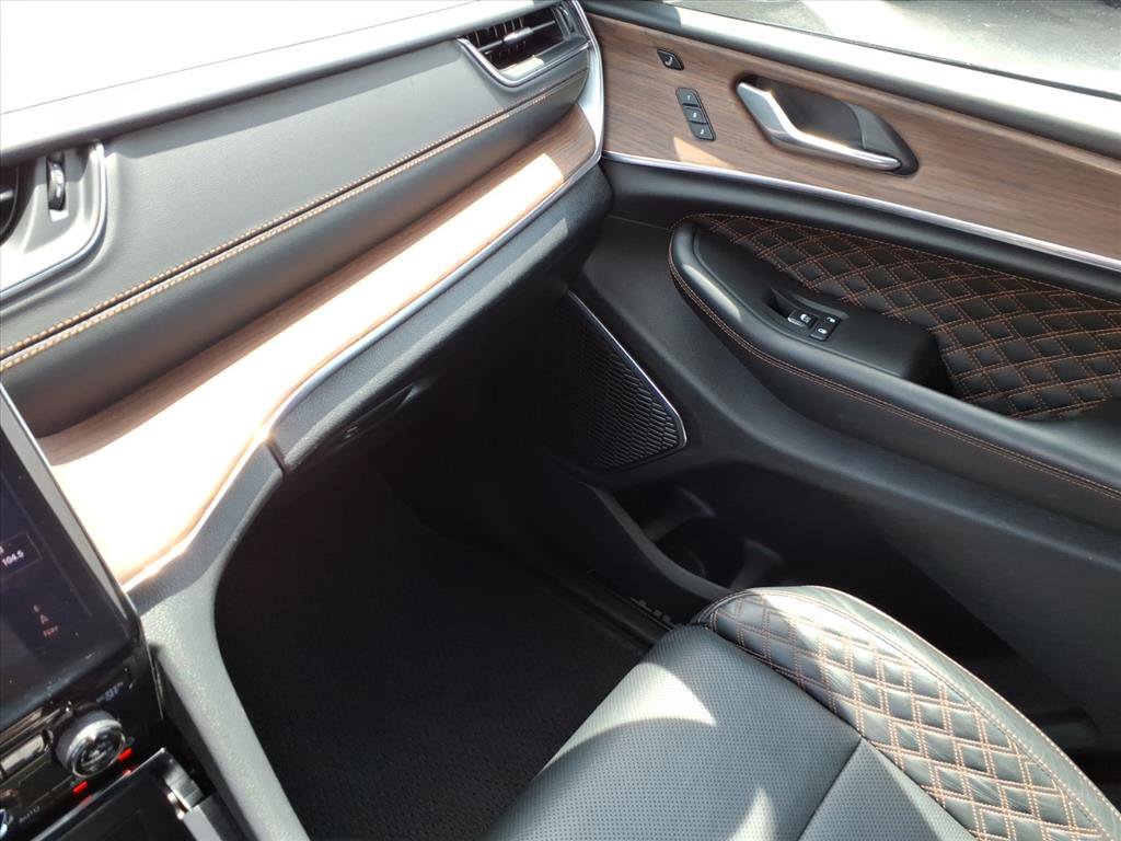 Used 2025 Jeep Grand Cherokee Summit AWD/4WD image 34