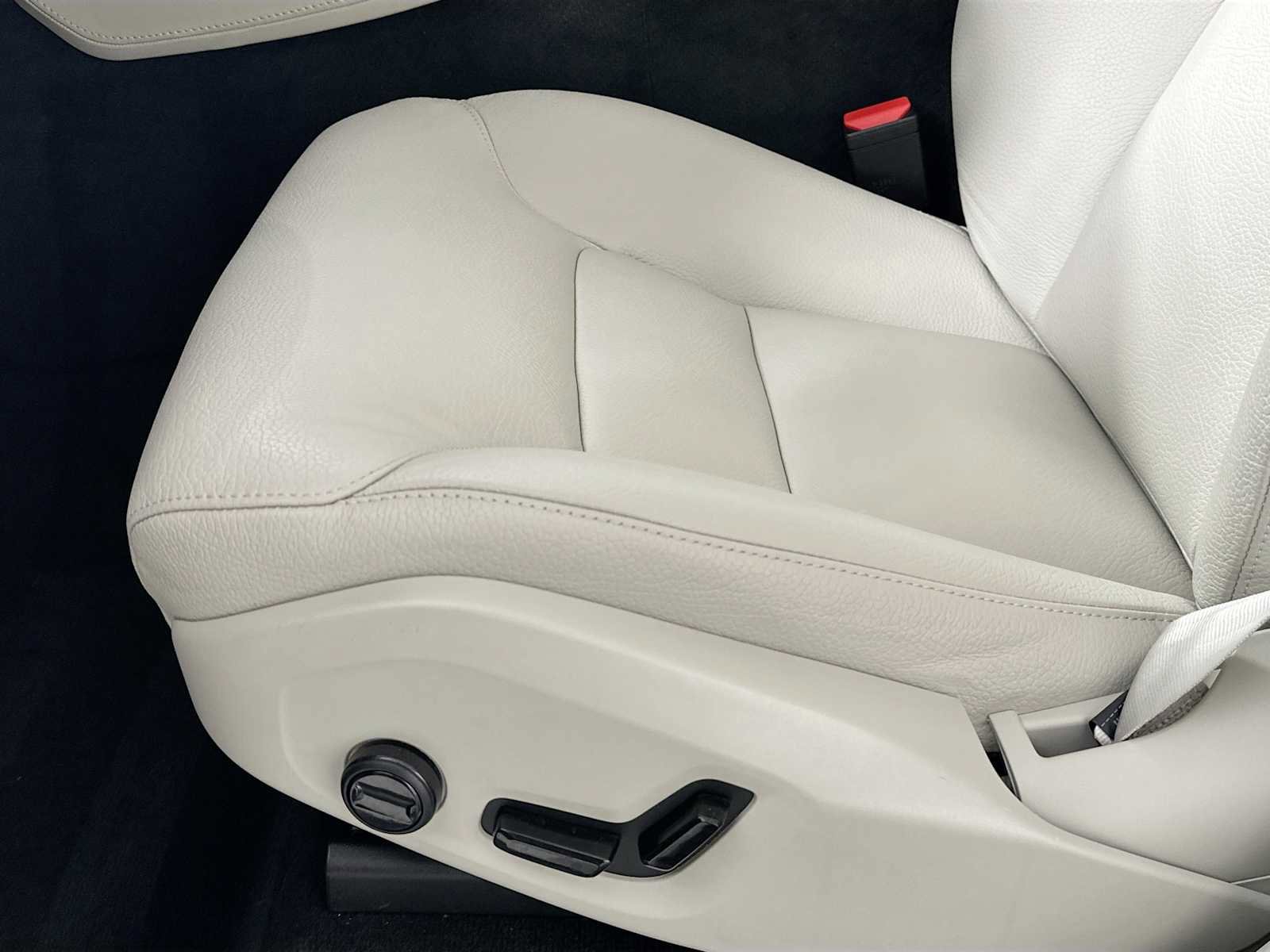 Used 2025 Volvo XC90 B5 Plus image 18