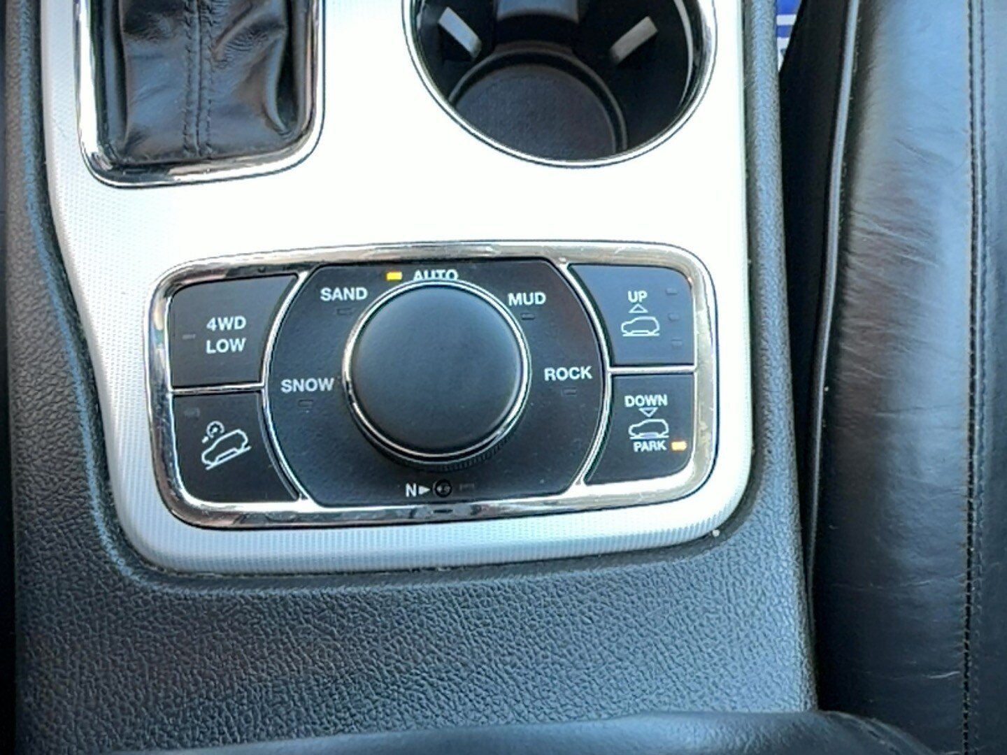 Used 2018 Jeep Grand Cherokee Summit AWD/4WD image 12