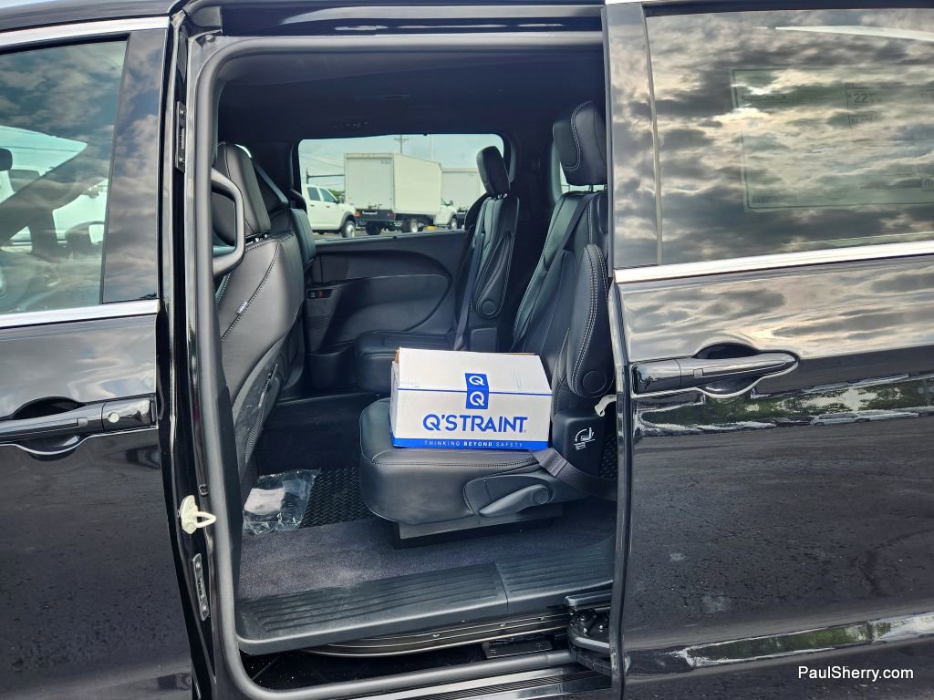 New 2025 Chrysler Voyager LX image 54