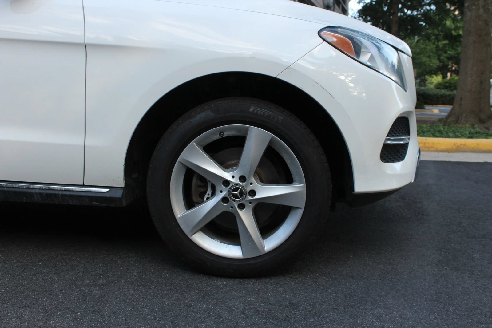Used 2017 Mercedes-Benz GLE 350 4MATIC w/ Premium 1 Package image 4