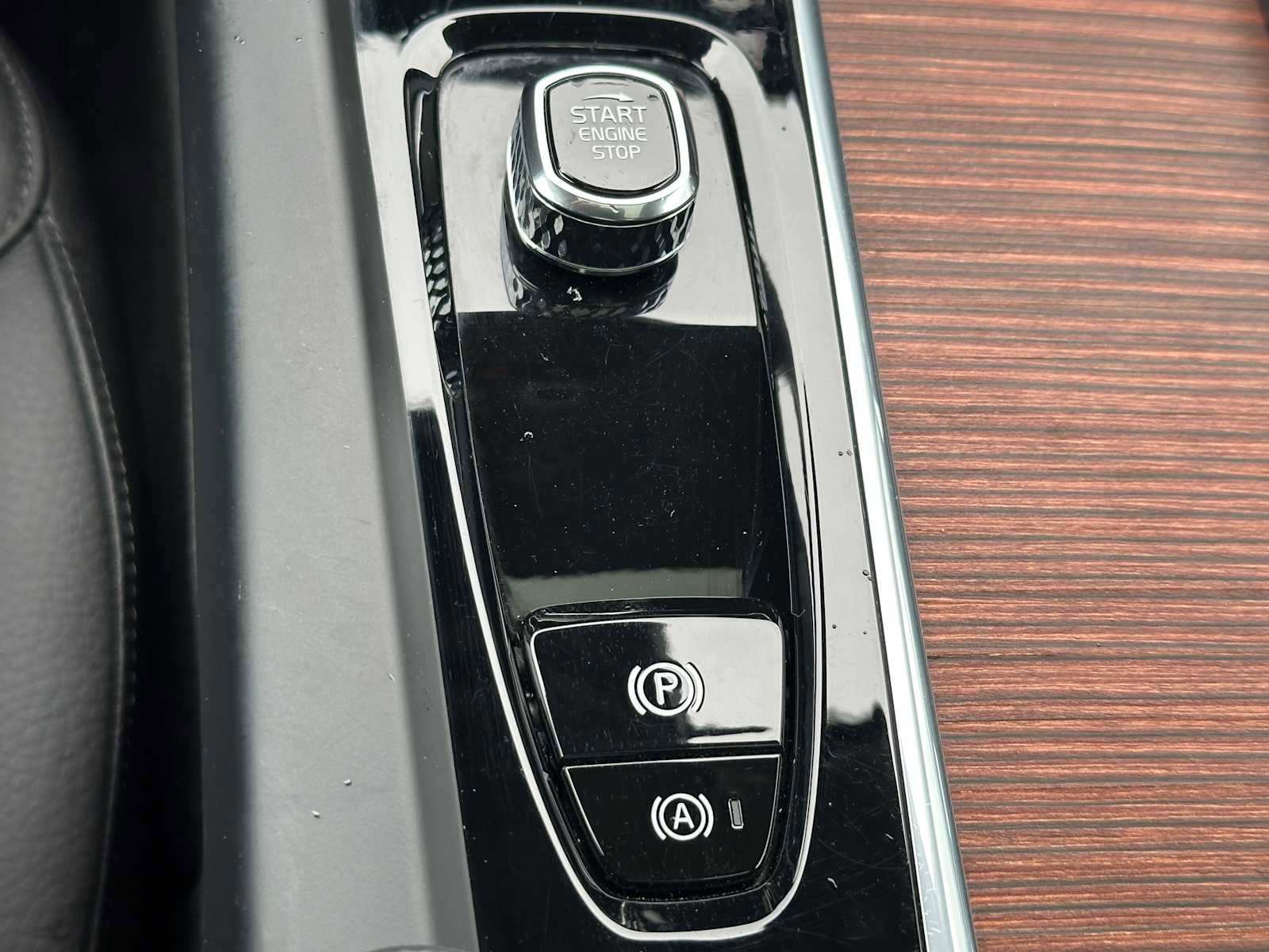 Certified 2025 Volvo V60 B5 Cross Country Plus image 31