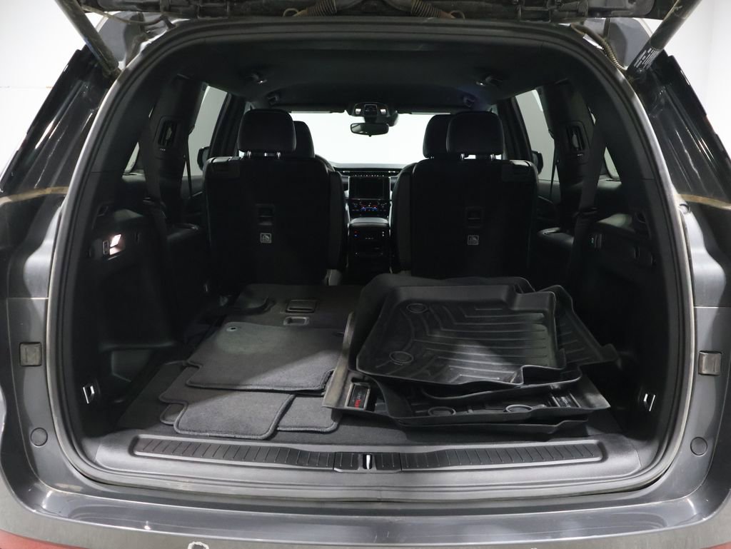 Used 2024 Jeep Grand Cherokee L Altitude image 20
