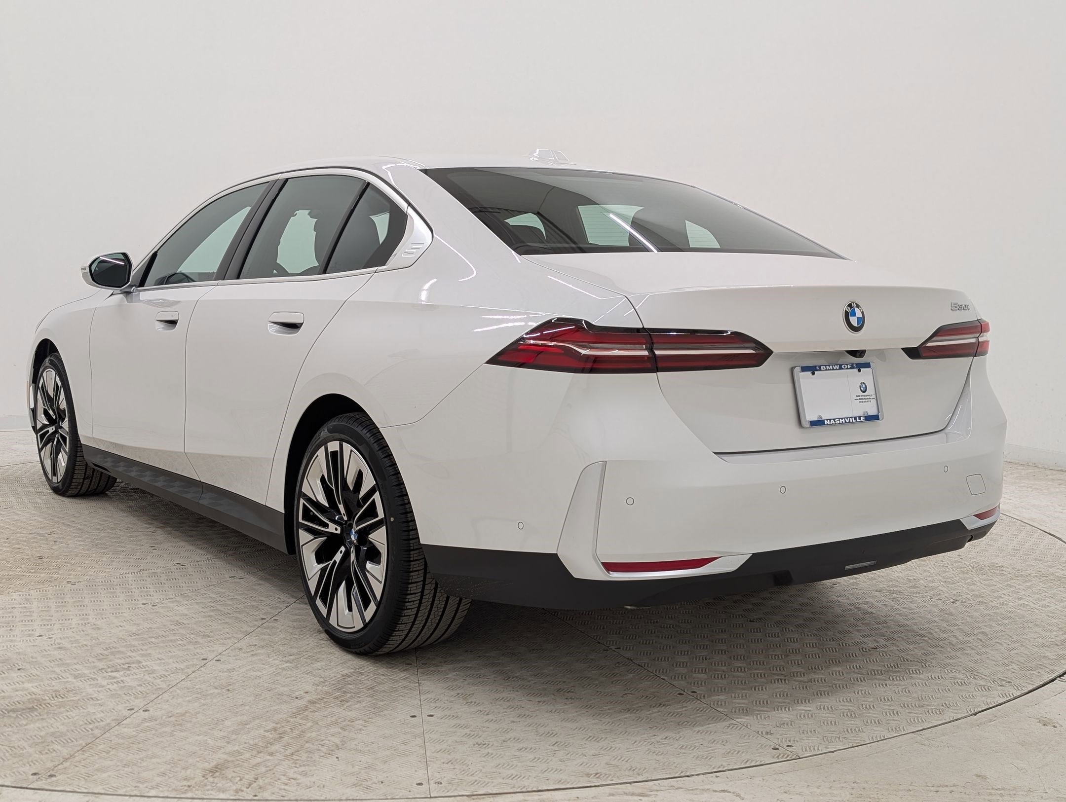 New 2026 BMW 530i RWD image 3