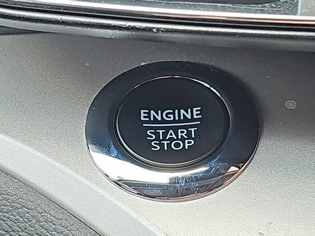 Used 2024 Ford Explorer XLT w/ Equipment Group 202A AWD/4WD image 18