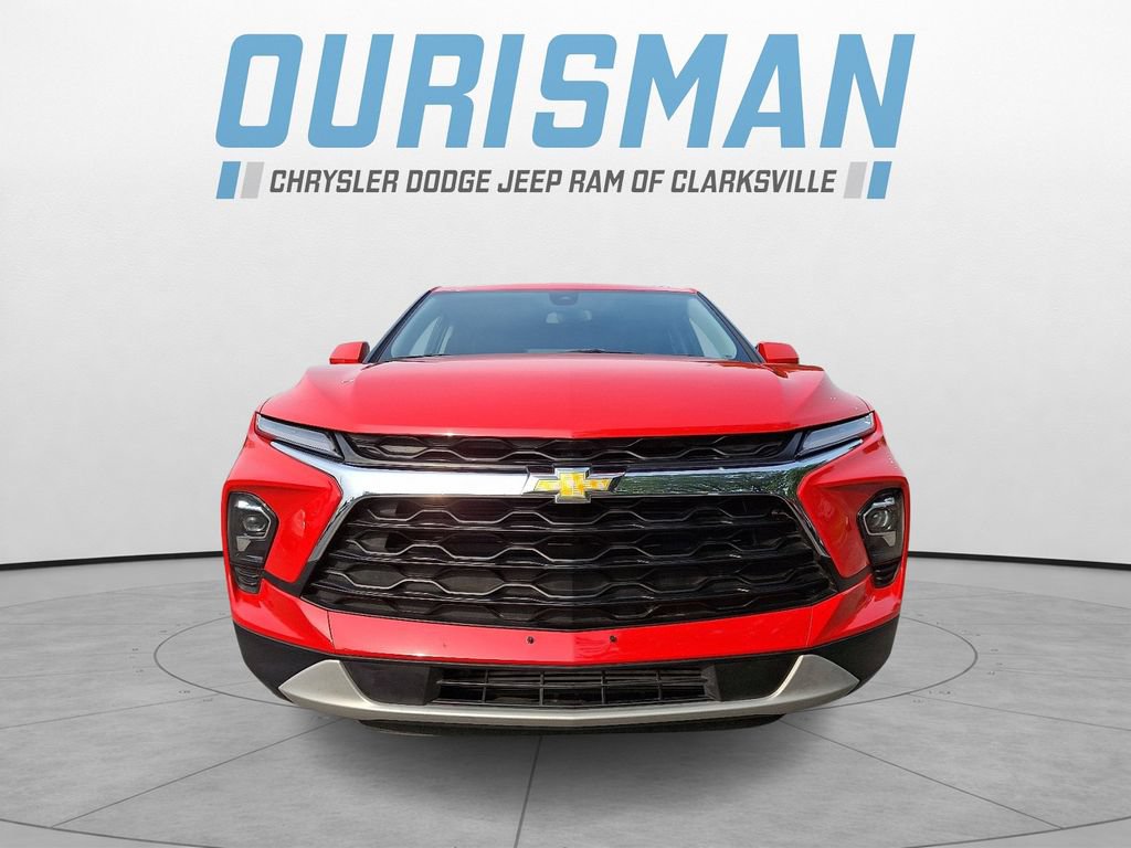 Used 2025 Chevrolet Blazer LT AWD/4WD image 2