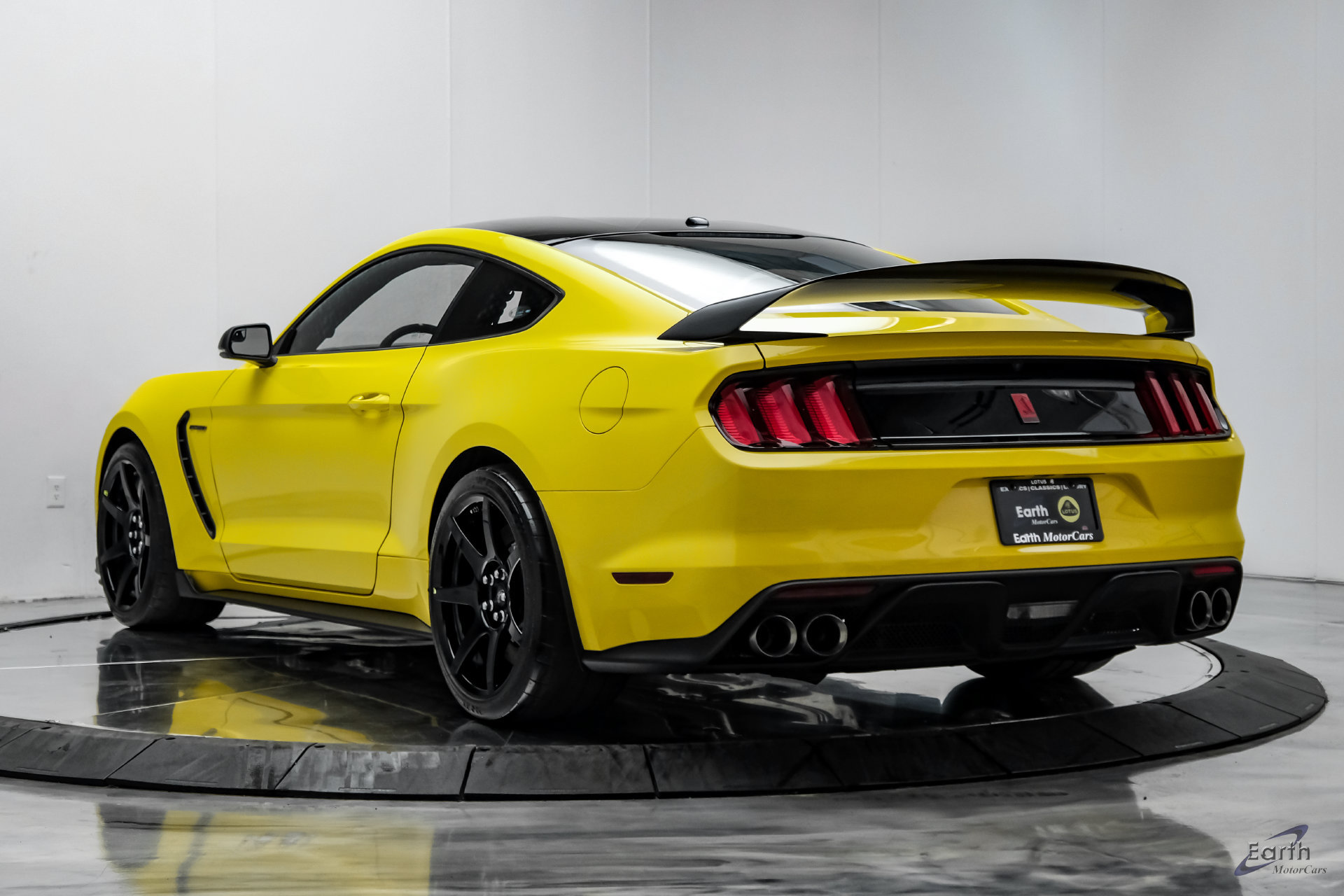 Used 2017 Ford Mustang Shelby GT350R w/ GT350R Equipment Group 920A RWD image 11
