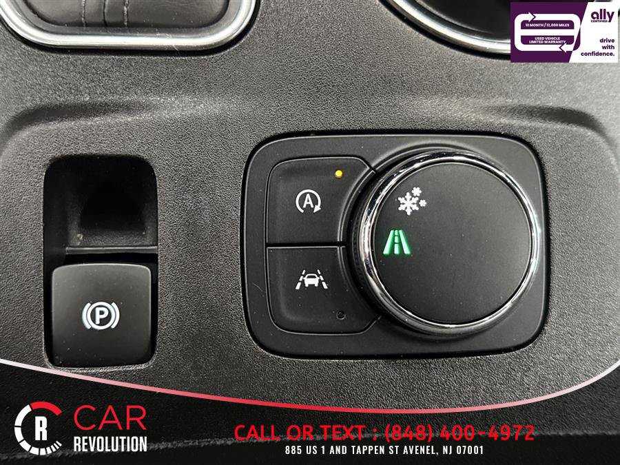 Used 2023 Chevrolet Traverse Premier FWD image 25