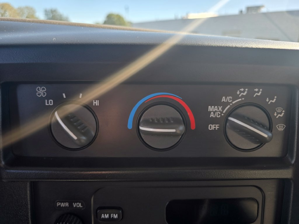 Used 2006 Chevrolet Express 2500 RWD image 21