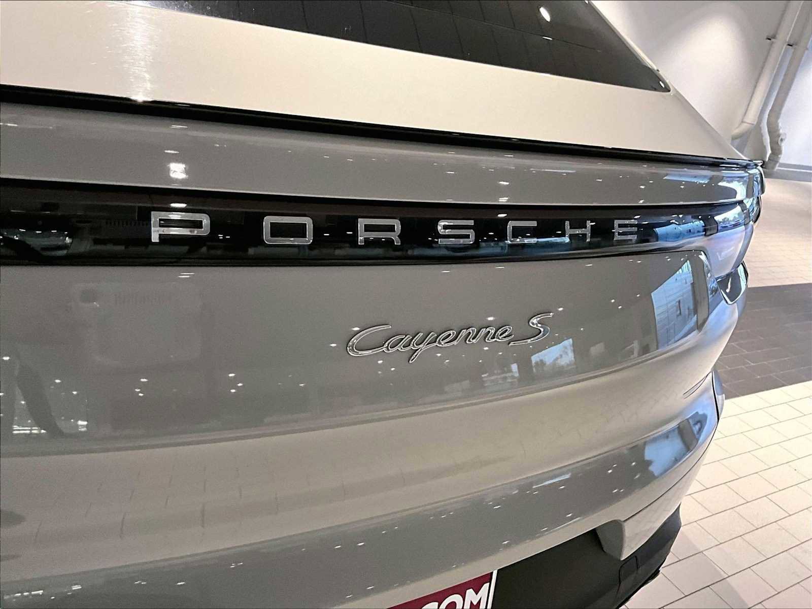 Used 2022 Porsche Cayenne S image 38