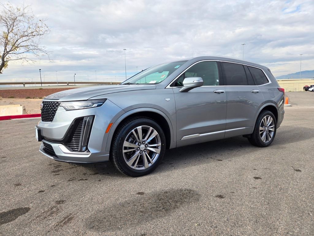 Used 2024 Cadillac XT6 Premium Luxury AWD/4WD image 2
