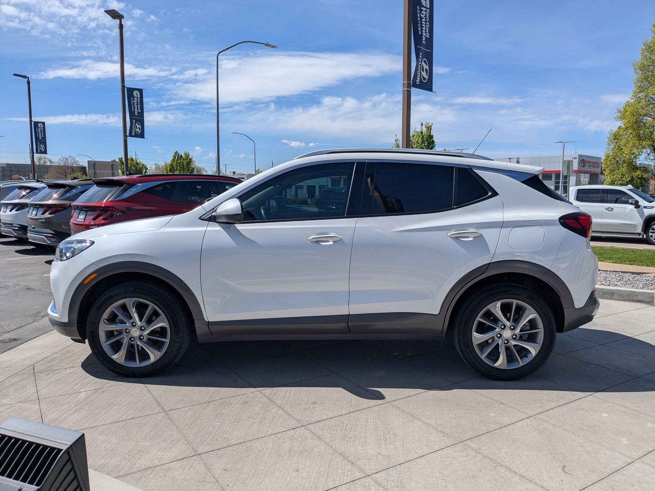 Used 2022 Buick Encore GX Essence w/ Experience Buick Package image 9