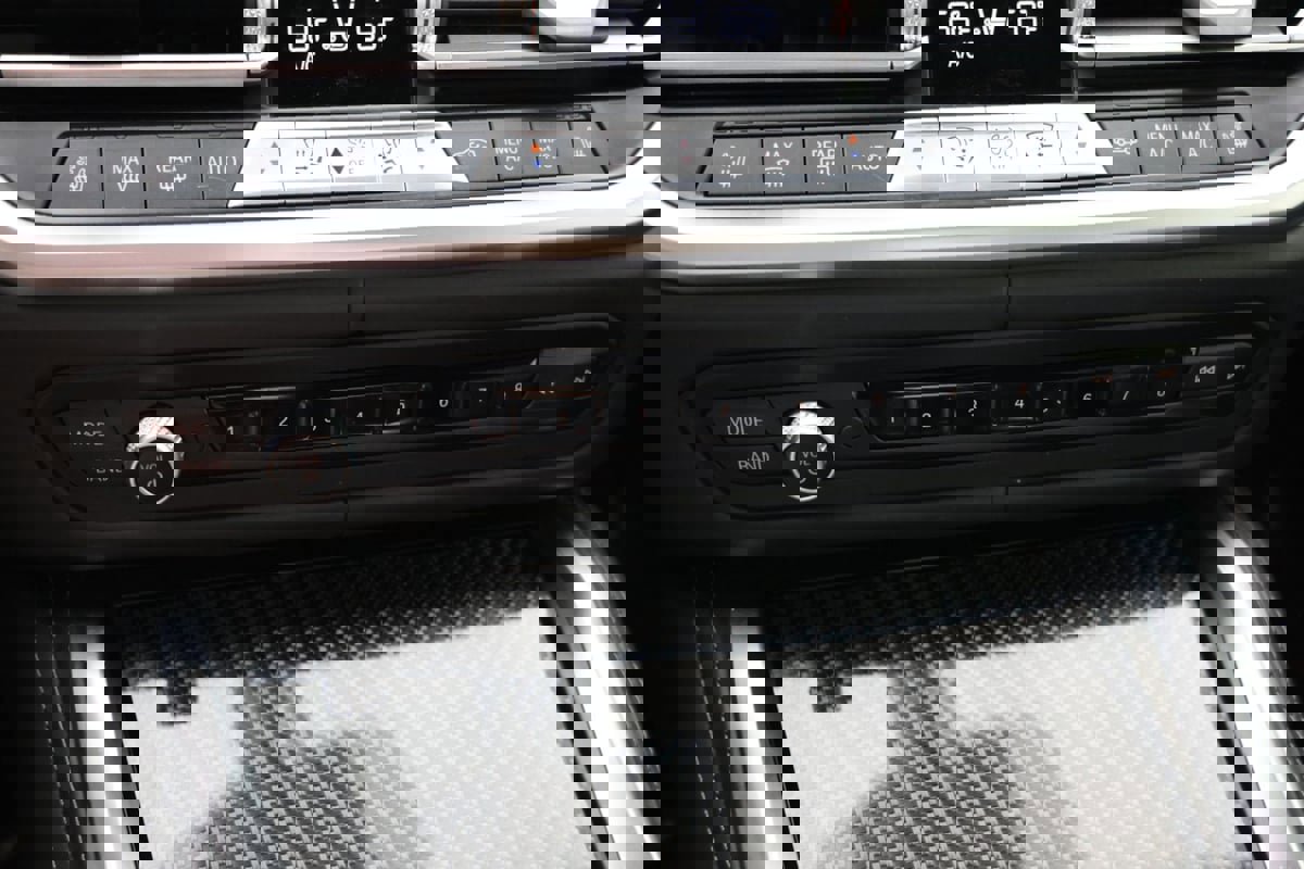 Used 2021 BMW M4 Competition w/ Executive Package RWD image 9