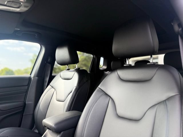 New 2025 Jeep Compass Limited w/ Sun & Sound Group AWD/4WD image 12