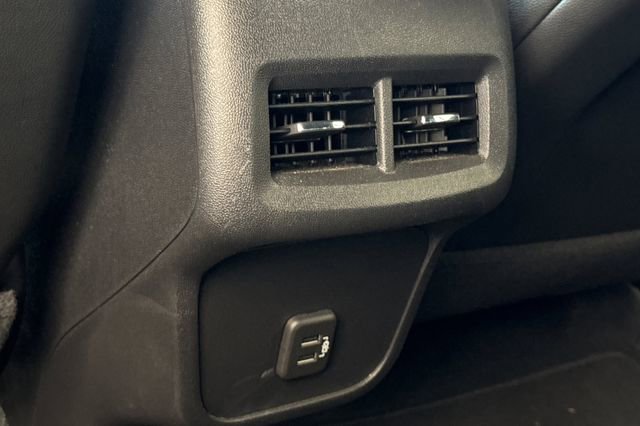 Used 2023 Chevrolet Equinox RS FWD image 40