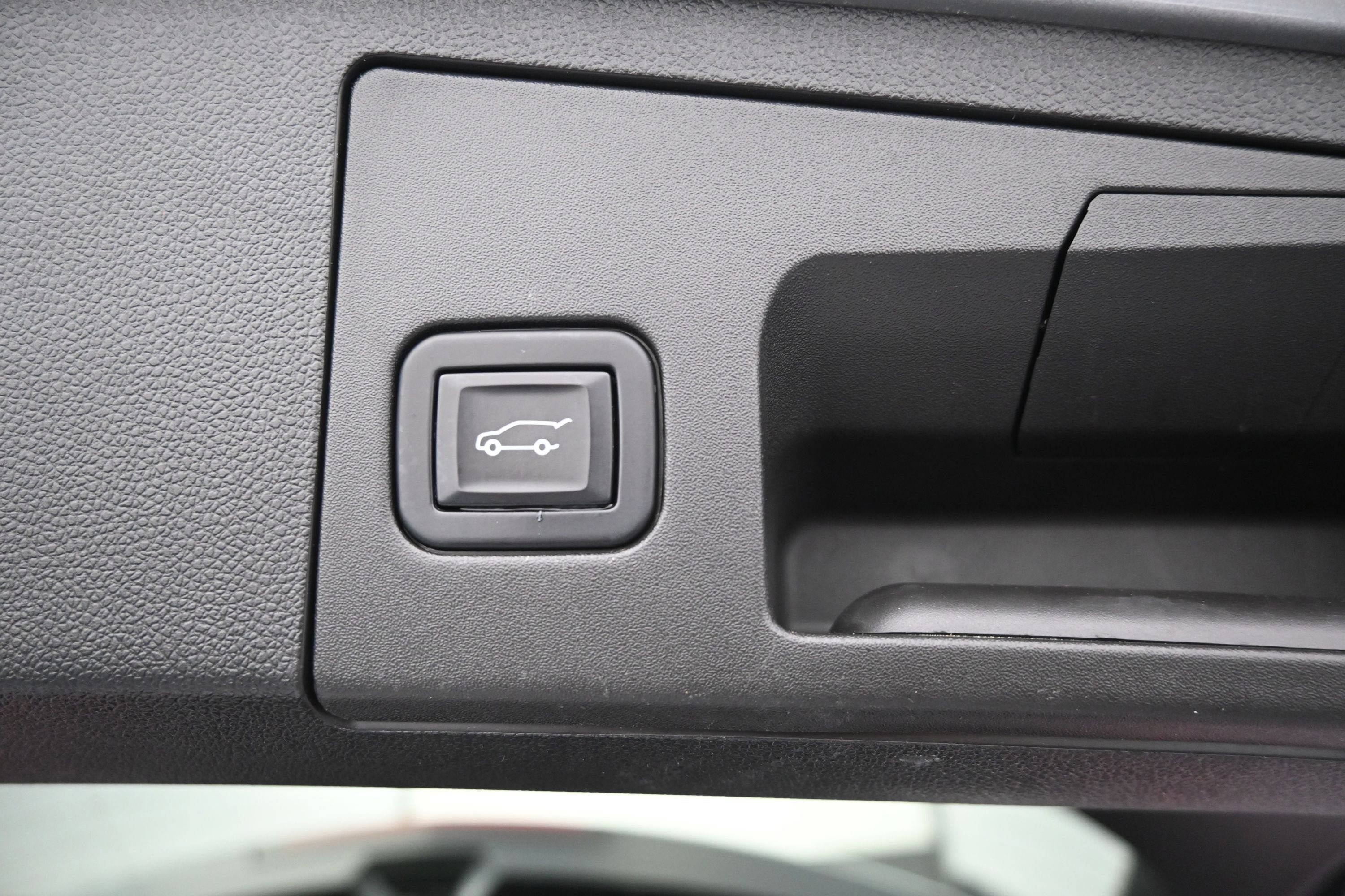 Used 2022 Cadillac XT4 Premium Luxury w/ Enhanced Visibility Package AWD/4WD image 28