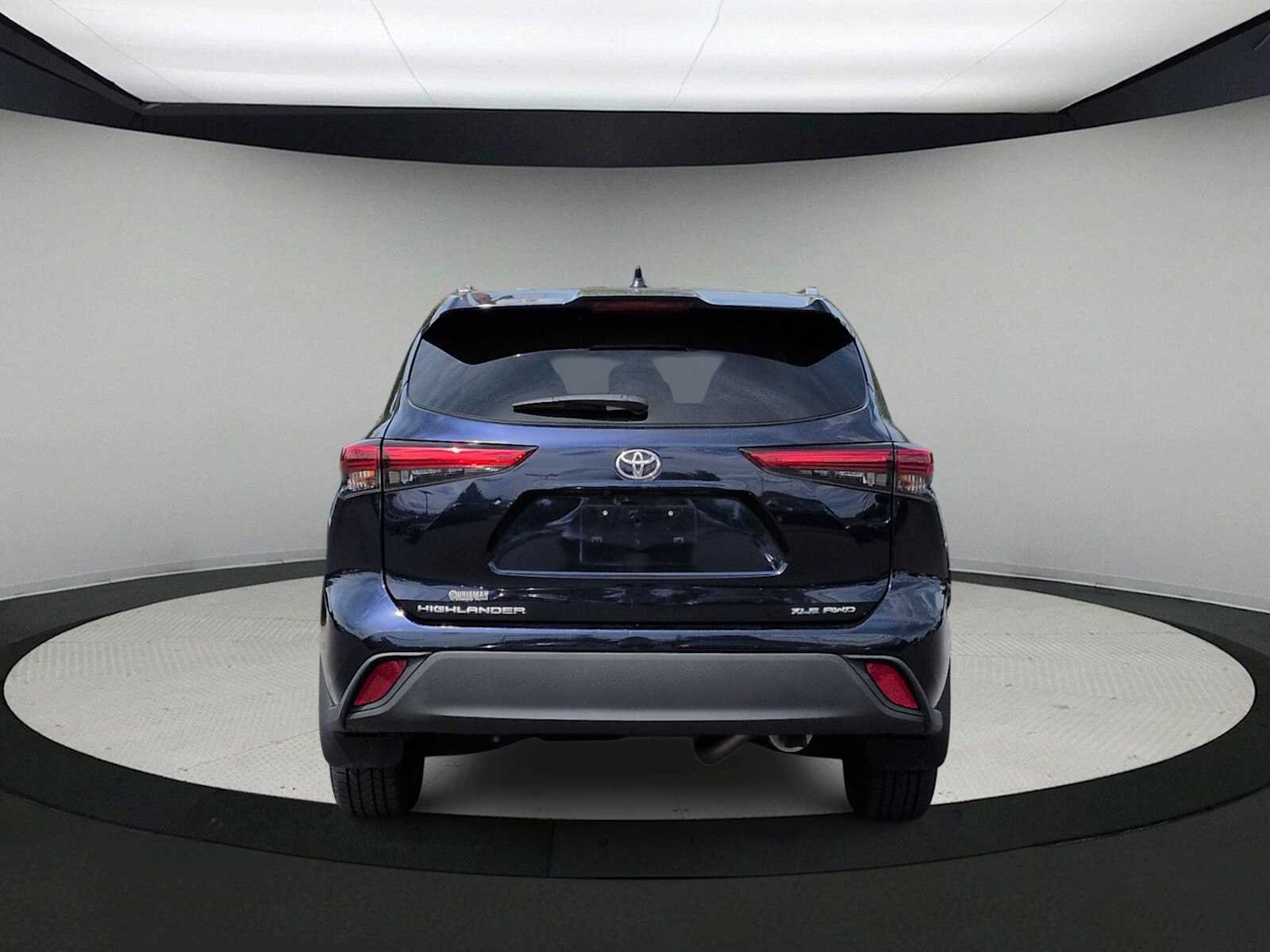 Used 2021 Toyota Highlander XLE AWD/4WD image 7