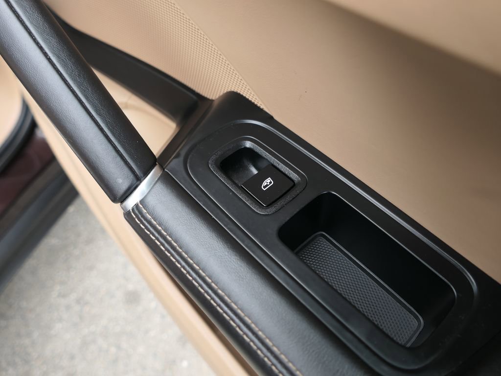 Used 2022 Porsche Cayenne Platinum Edition image 25