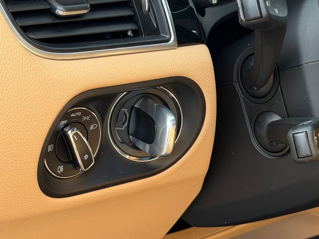 Used 2018 Porsche Macan S w/ Premium Package Plus image 16