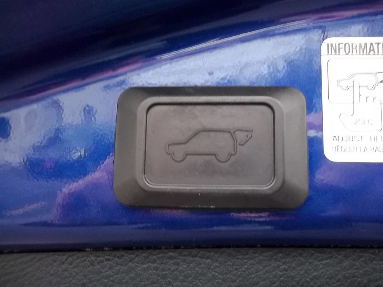 Used 2015 Toyota RAV4 Limited w/ Technology Package image 13