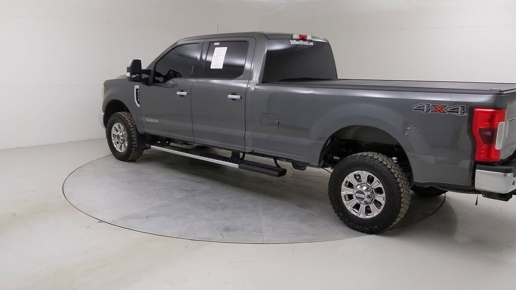 Used 2017 Ford F350 Lariat w/ Chrome Package image 17