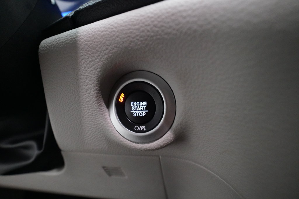 Used 2024 Chrysler Pacifica Limited FWD image 30