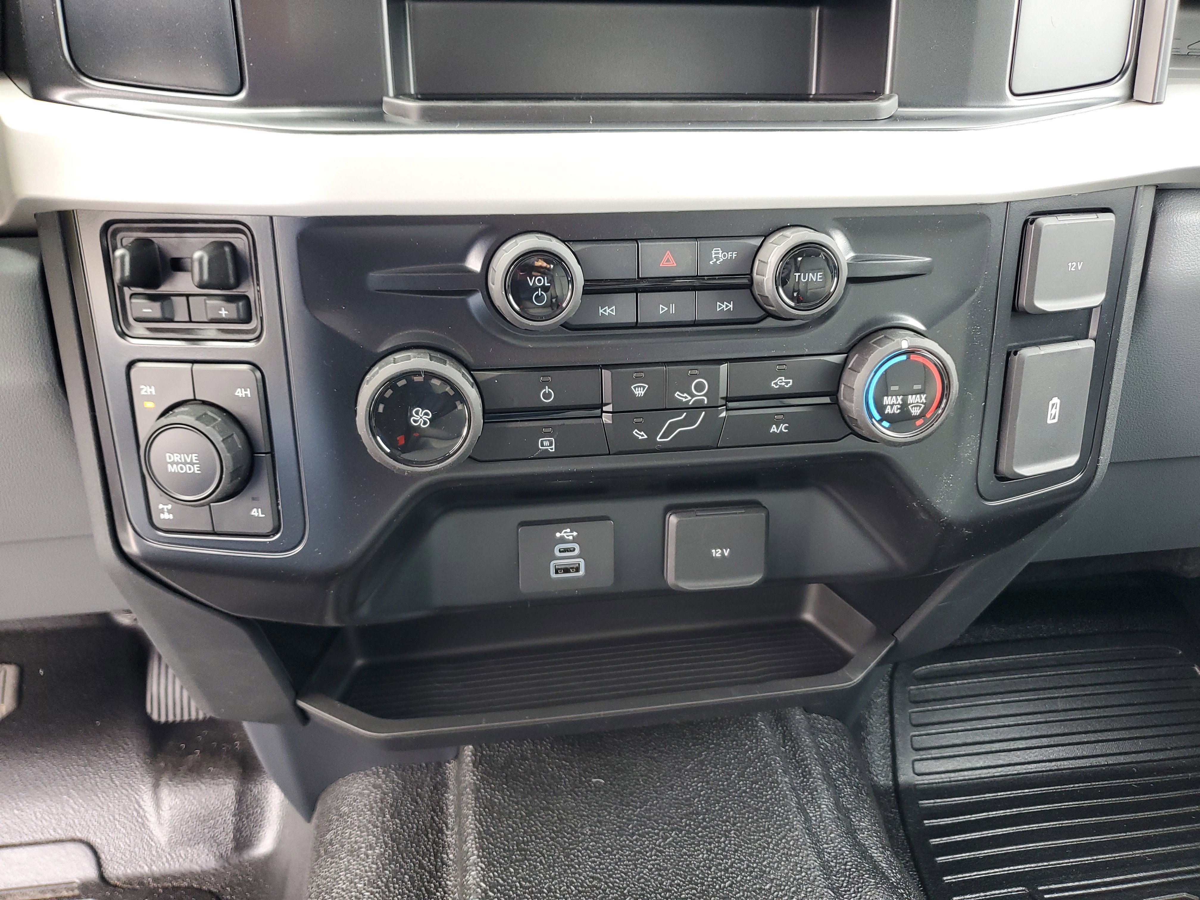 New 2026 Ford F250 XL w/ XL Chrome Package image 18