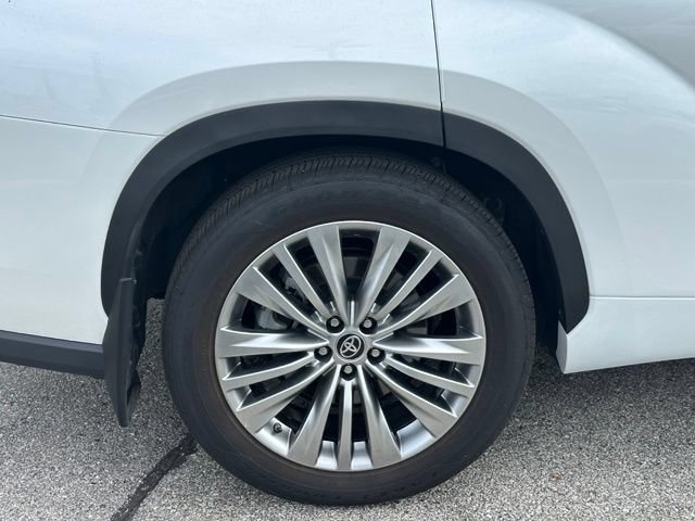 Used 2025 Toyota Highlander Platinum AWD/4WD image 9