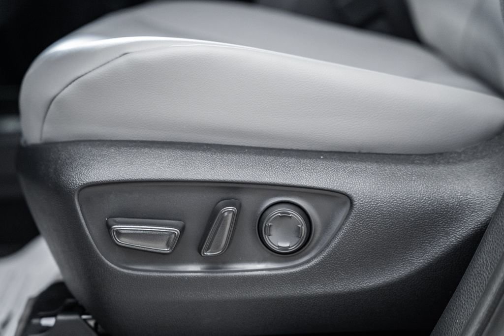 New 2026 Toyota Sienna XLE image 38