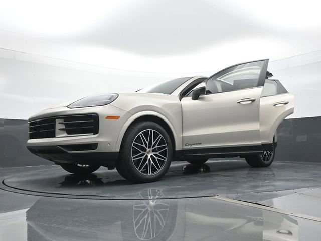 Certified 2025 Porsche Cayenne Coupe AWD/4WD image 31
