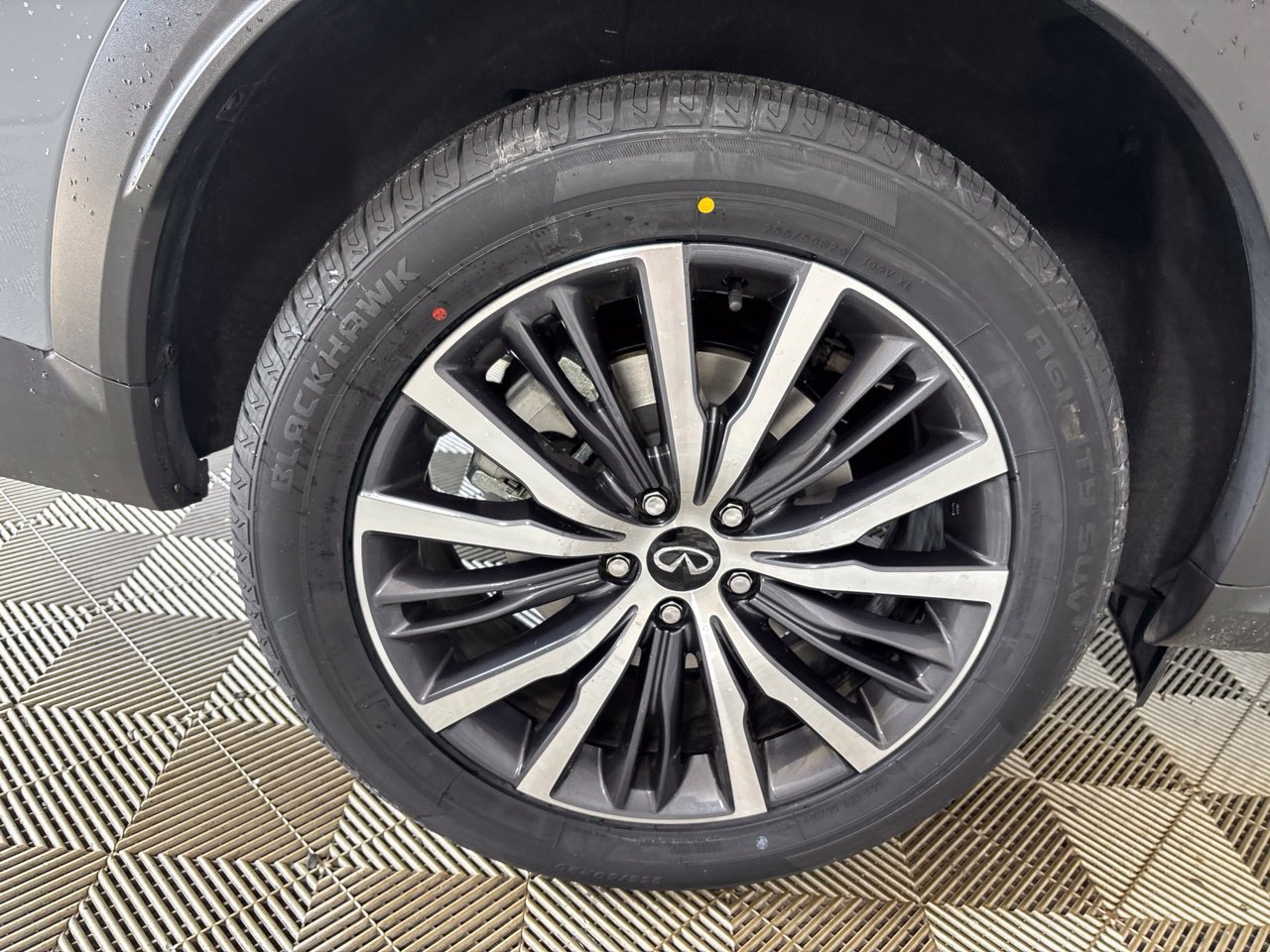 Used 2025 INFINITI QX60 Sensory FWD image 38