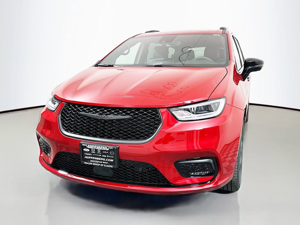 New 2026 Chrysler Pacifica Limited w/ S Appearance Package image 3