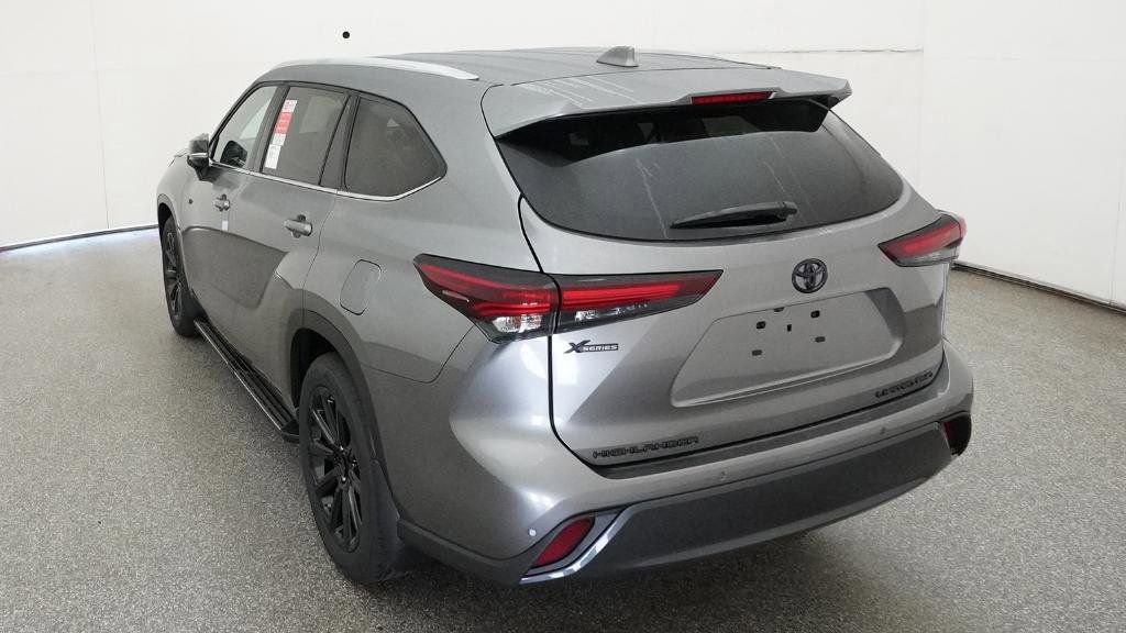 Certified 2026 Toyota Highlander Limited AWD/4WD image 17