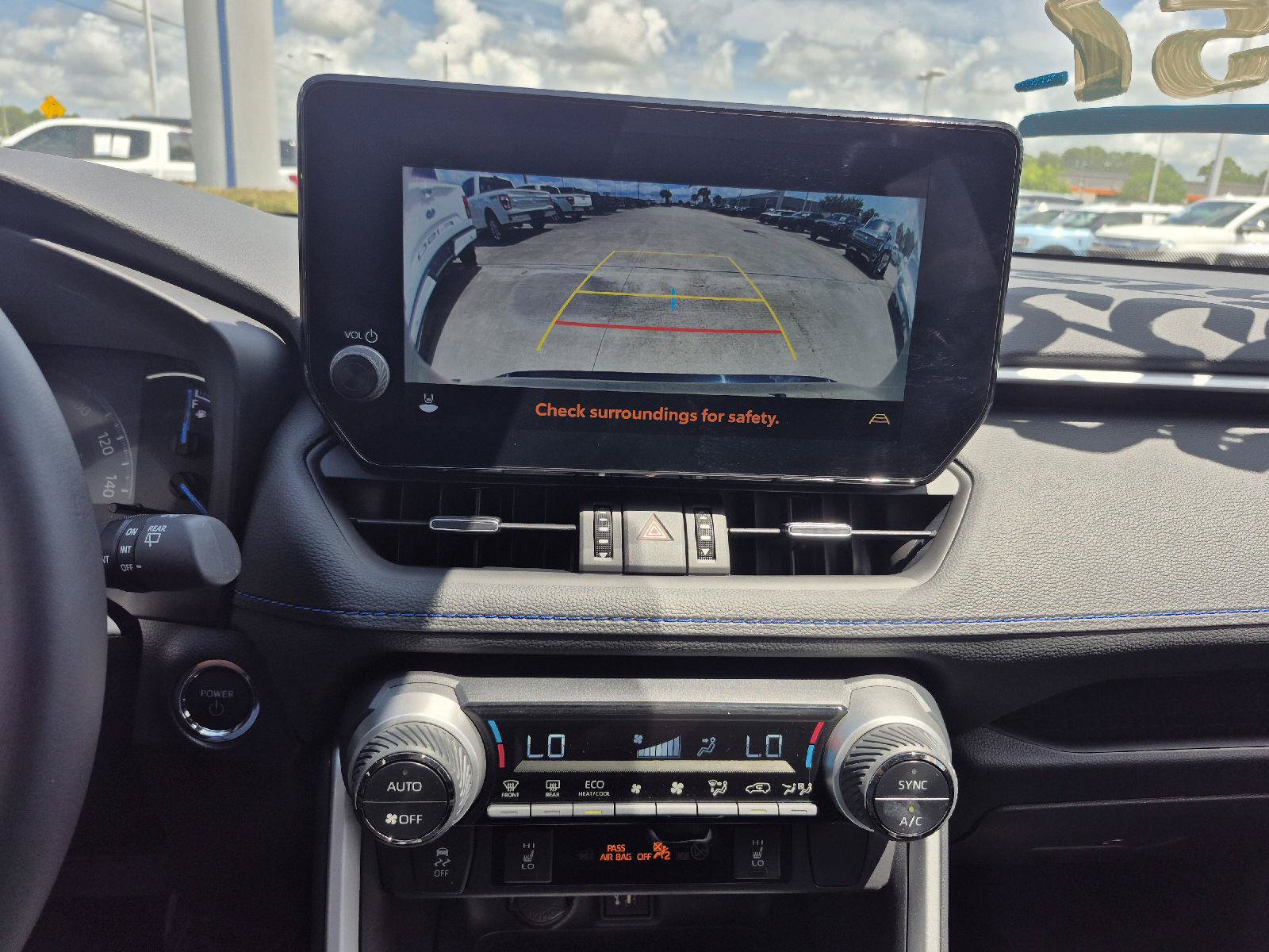 Used 2025 Toyota RAV4 XSE AWD/4WD image 4